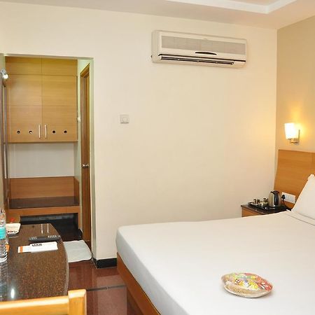 Malles Manotaa Chennai Exterior photo
