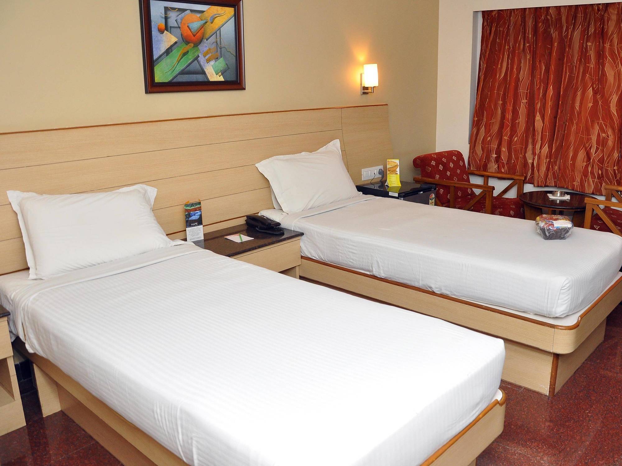 Malles Manotaa Chennai Exterior photo
